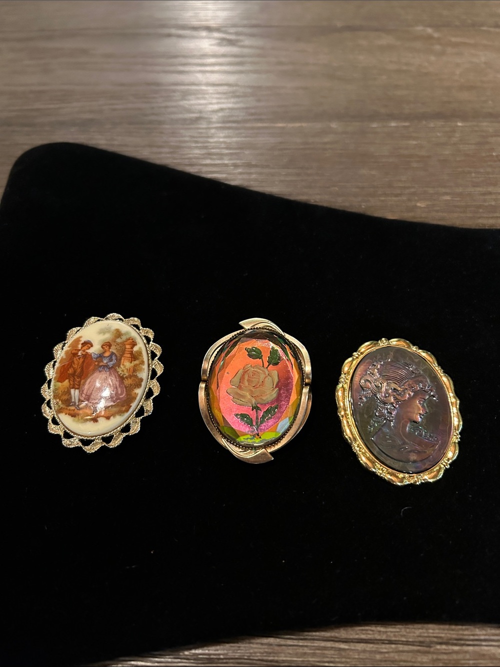 Vintage brooch group Gerry’s courting couple intaglio rose and cameo gold tone